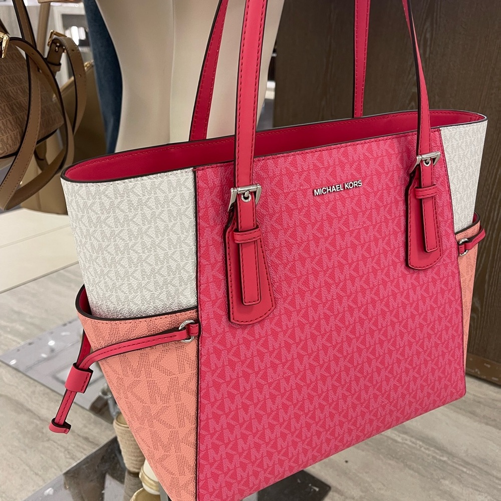 MICHAEL KORS Voyager Lg Color-Block Logo Top Zip EW Shoulder Tote
Hibiscus
NWT - Picture 2 of 16